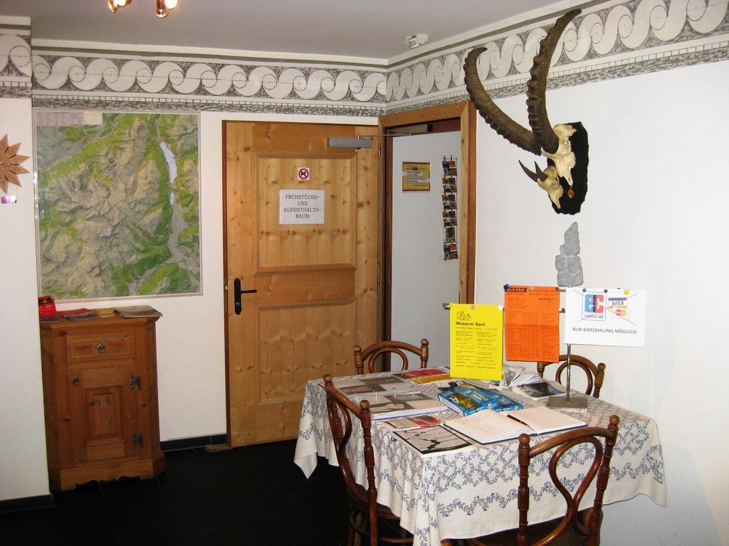 Pensiun Garni Plaz Hotel Scuol Buitenkant foto