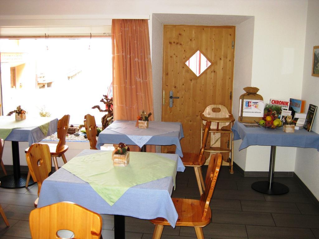 Pensiun Garni Plaz Hotel Scuol Buitenkant foto
