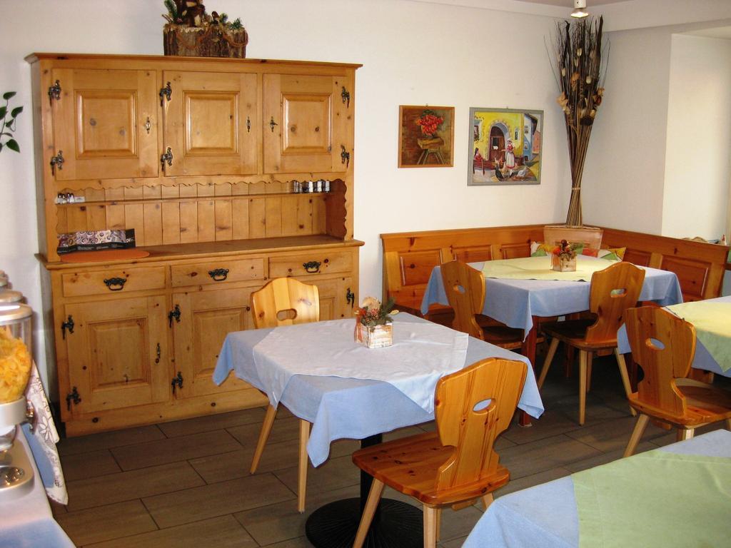 Pensiun Garni Plaz Hotel Scuol Buitenkant foto