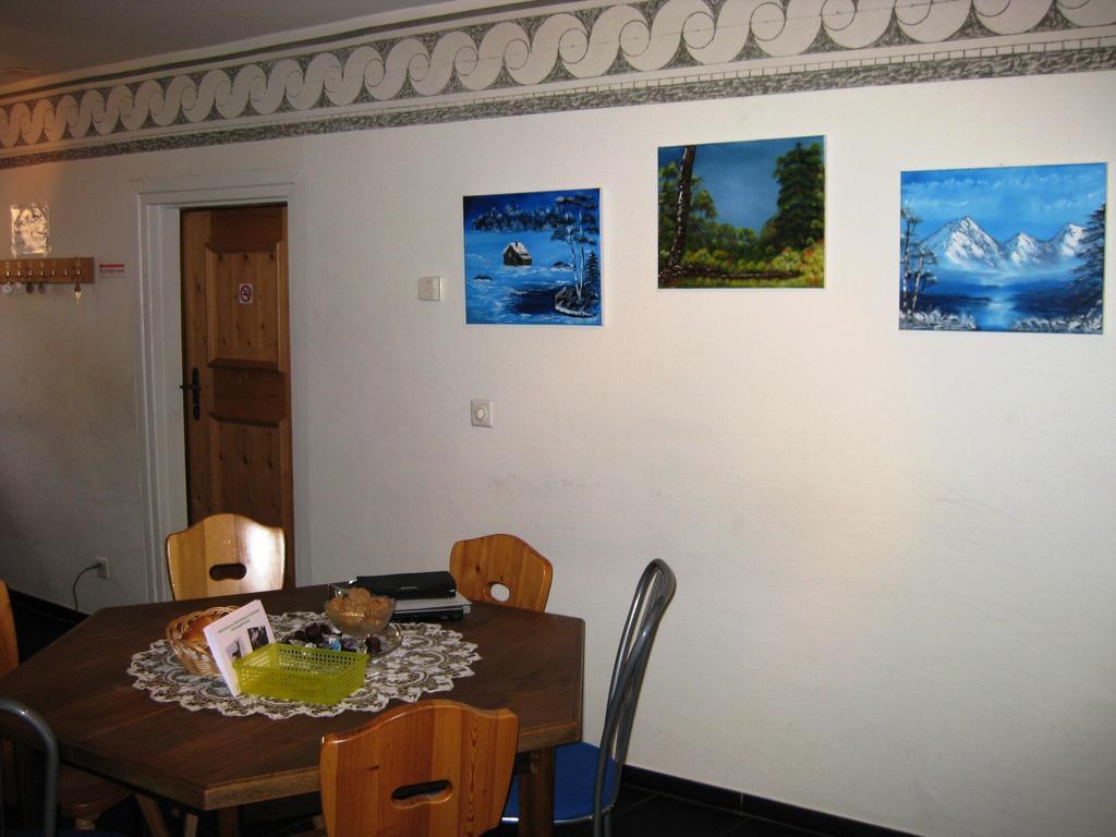 Pensiun Garni Plaz Hotel Scuol Buitenkant foto