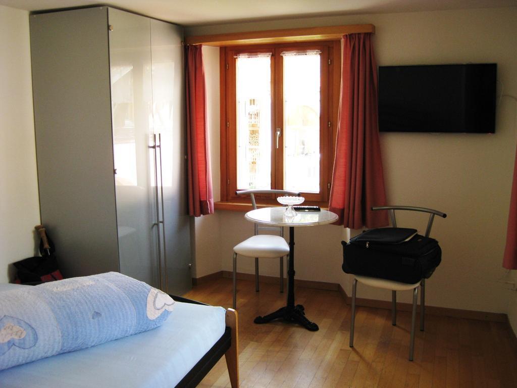 Pensiun Garni Plaz Hotel Scuol Buitenkant foto