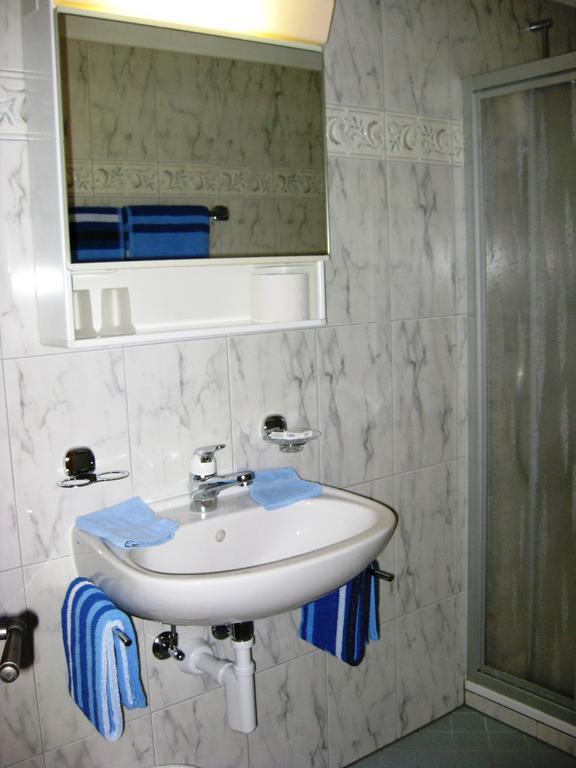 Pensiun Garni Plaz Hotel Scuol Kamer foto