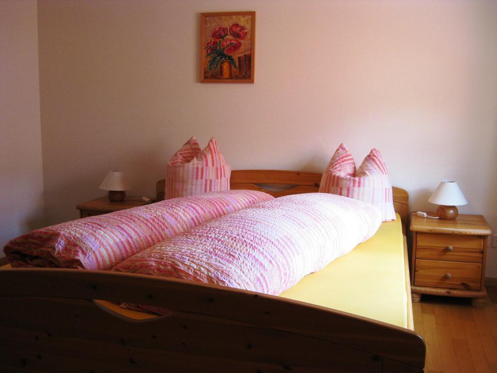 Pensiun Garni Plaz Hotel Scuol Kamer foto