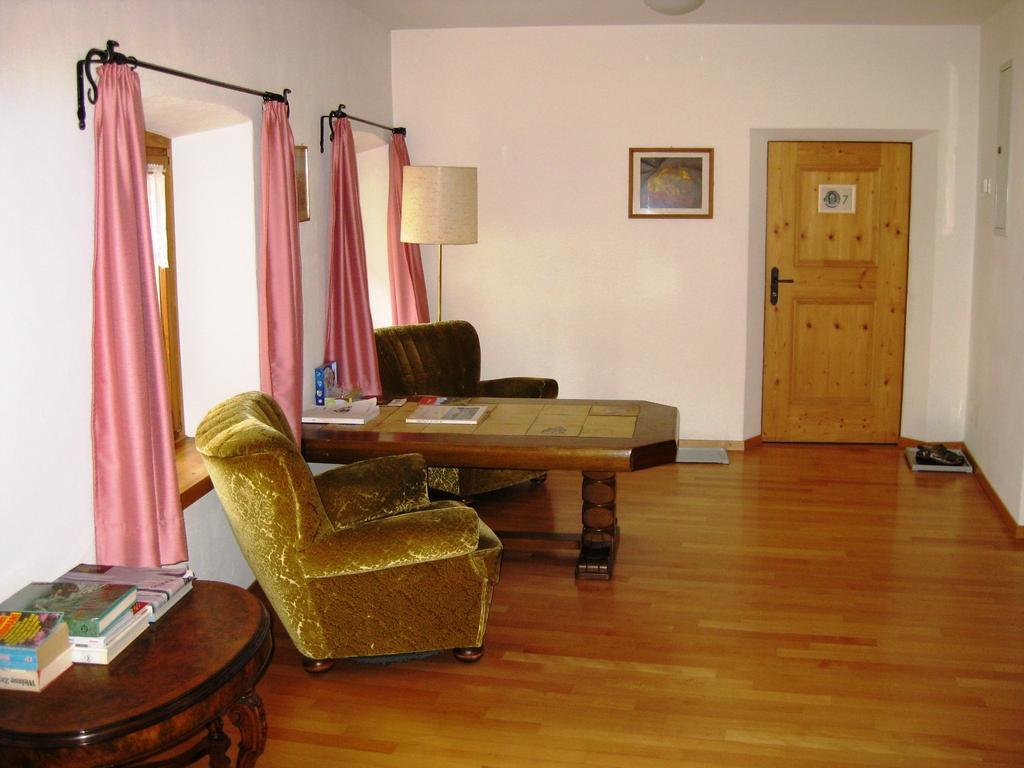 Pensiun Garni Plaz Hotel Scuol Buitenkant foto