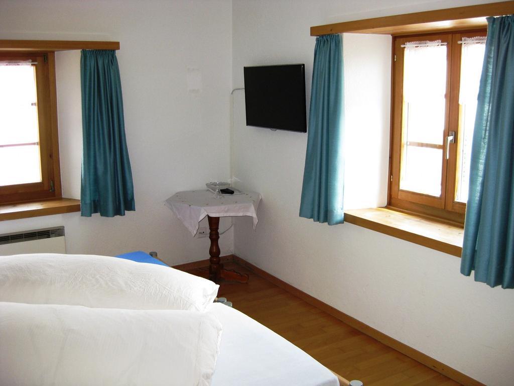 Pensiun Garni Plaz Hotel Scuol Kamer foto