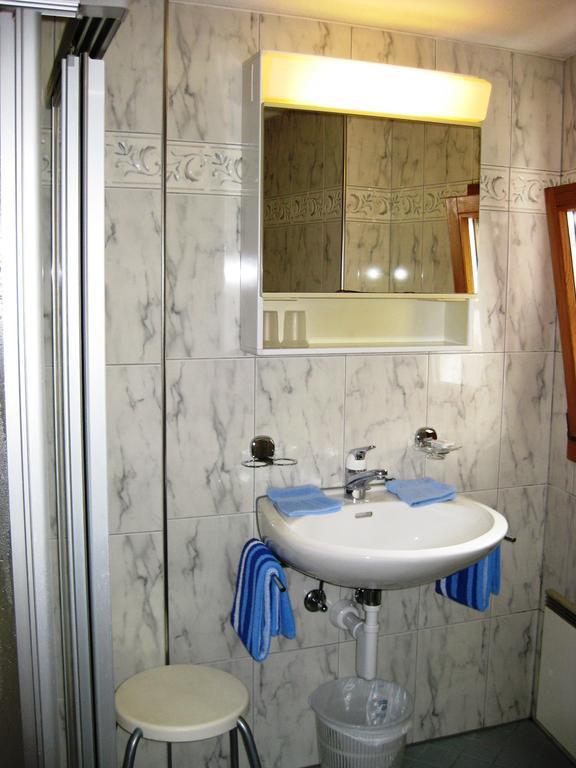 Pensiun Garni Plaz Hotel Scuol Kamer foto