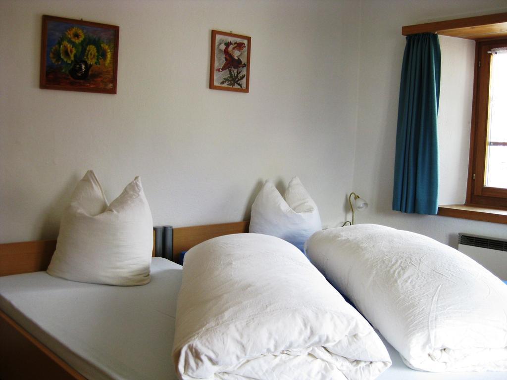 Pensiun Garni Plaz Hotel Scuol Kamer foto