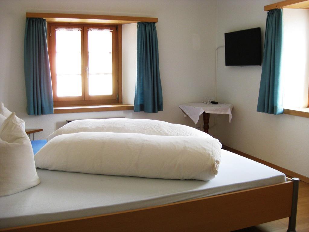 Pensiun Garni Plaz Hotel Scuol Kamer foto